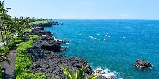 Chemin de plage hôtel Sheraton Kona Resort & Spa Hawai