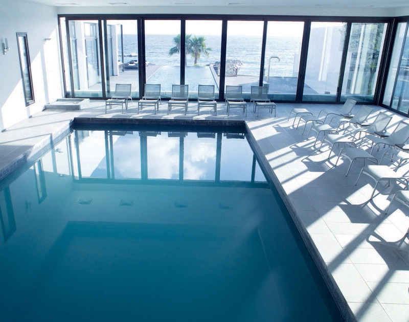 Piscine intérieur hôtel Annabelle 5 étoiles Chypre