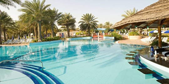 Vue piscine hôtel Hilton Abu Dhabi