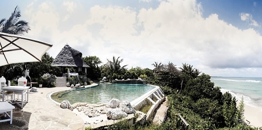 Vue piscine hôtel Msambweni Beach House