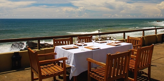 Restaurant terasse vue sur mer hôtel Jetwings Lighthouse & Spa